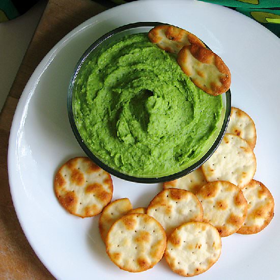 Garlicky Bean and Kale Dip