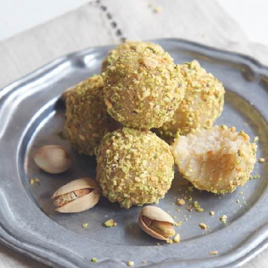 Vanilla Bean Cake Truffles with Toa