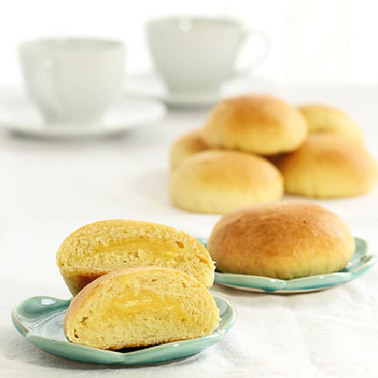 Vanilla custard buns