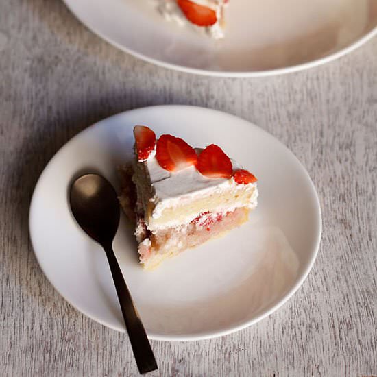 Strawberry cream cake gateau