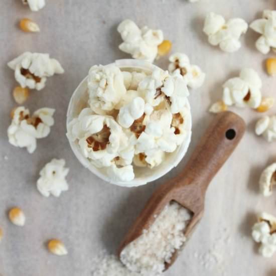 Simple Homemade {Stovetop} Popcorn
