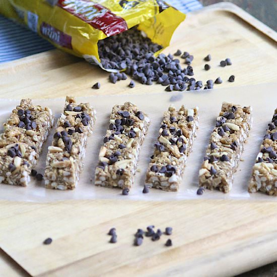Almond Chocolate Chip Granola Bars