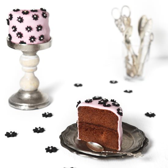 Chocolate Blossoms Fondant Cake