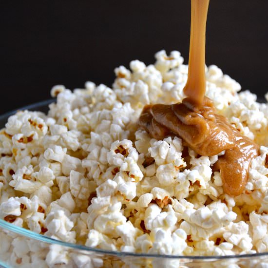 Homemade Caramel Popcorn with Bacon