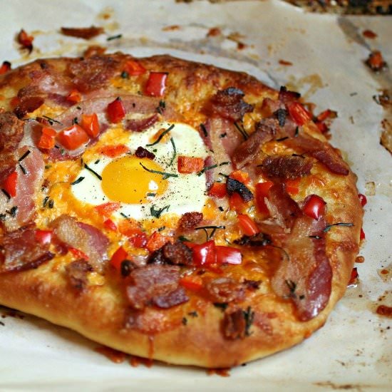 Bacon, Egg & Cheese Breakfast Pizza