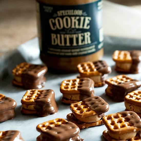 Cookie Butter-Stuffed Pretzel Bites
