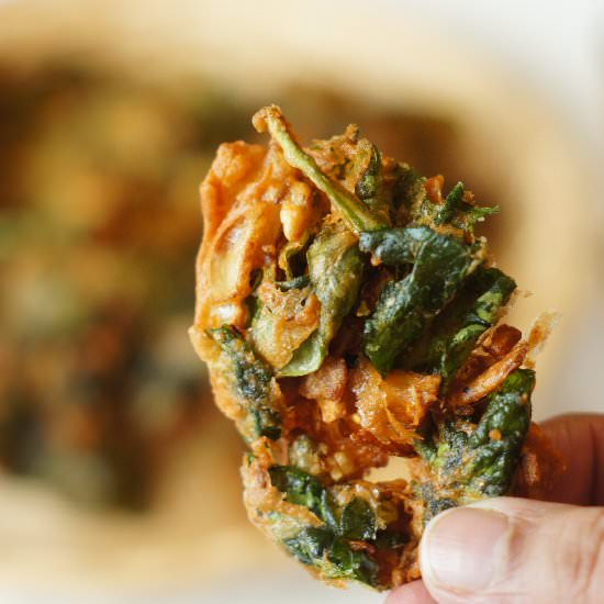 Palak Pakoda (Spinach Fritters)