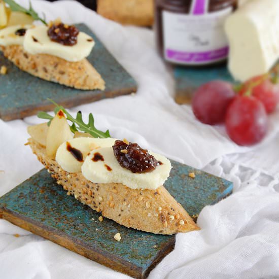 Caramelized pear, brie and grape