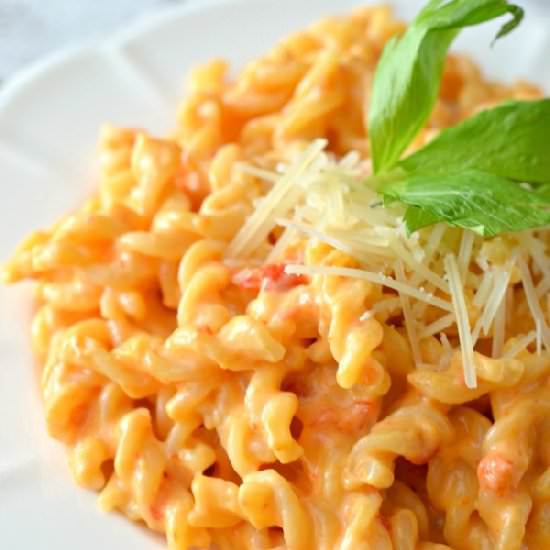 Roasted Red Pepper Macaroni & Cheese