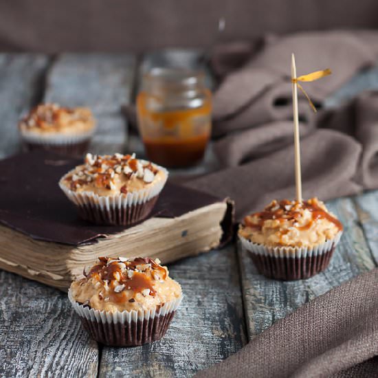 Snickers Cupcakes