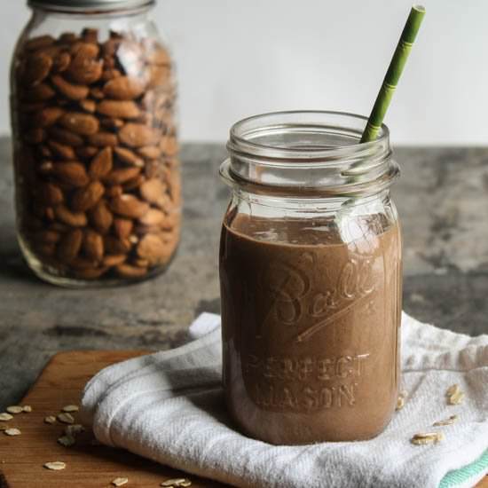 Chocolate-Almond Oatmeal Smoothie