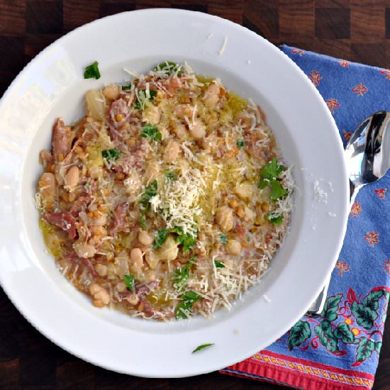 Slow Cooker Farro & White Bean Soup