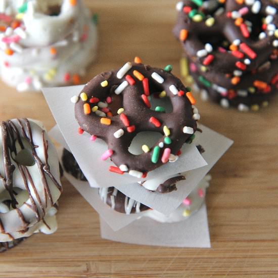 Easy Chocolate Covered Pretzels