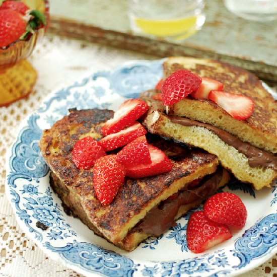 Nutella Stuffed French Toast