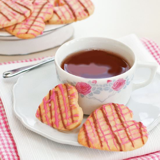 Pretty Iced Valentine’s Cookies