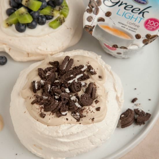 Pavlova with Greek Yogurt