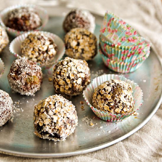Raw Vegan Chocolate Energy Balls