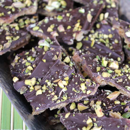 Dk Choc Pistachio Saltine Toffee