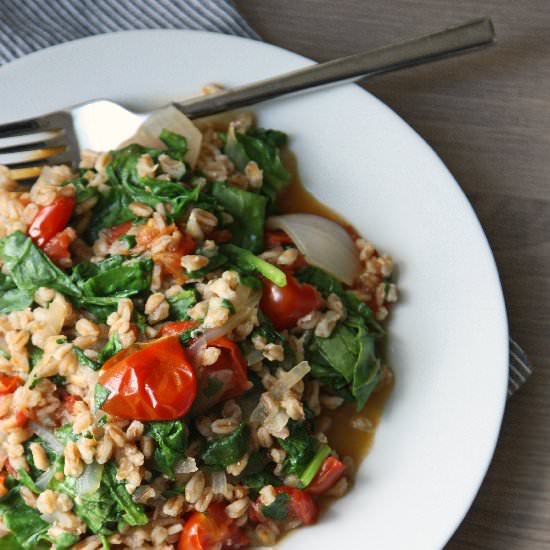 One-Pot Tomato and Spinach Farro