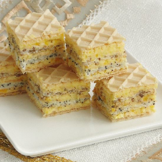 Cake with Wafer, Cream and Poppy