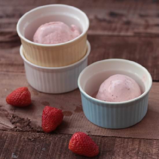 Fresh Strawberry Ice Cream