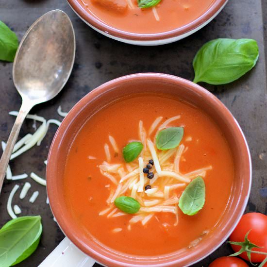 Creamy Tomato Soup with Mozzarella