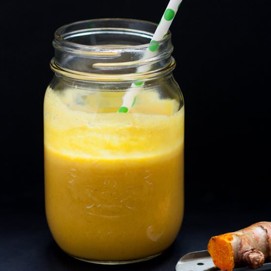 4-Ingredient Turmeric Shake