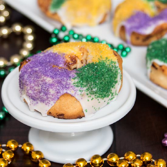 Mini Cinnamon Roll King Cakes