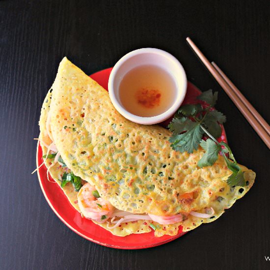 Bánh Xèo: Vietnamese Sizzling Crepe