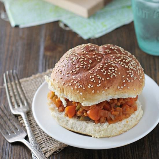 Vegetarian farro sloppy joes