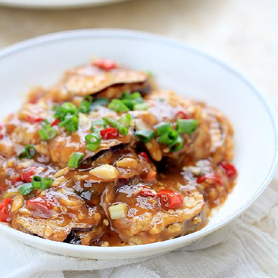 Stuffed Eggplants in Garlic Sauce