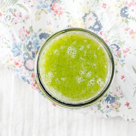 Green Smoothie with Radish Greens
