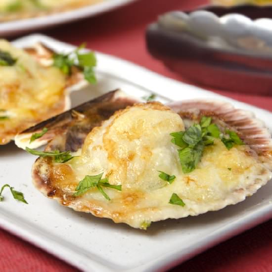 Simple Cheese-Baked Scallops