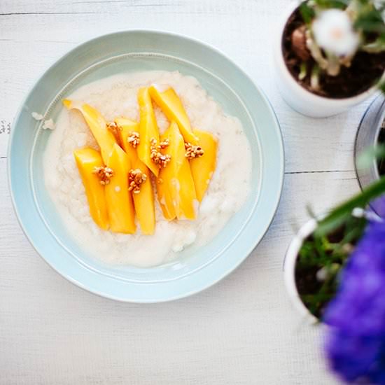 Sticky rice with mango