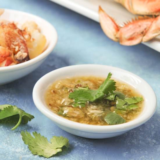 Crab with Seafood Dipping Sauce