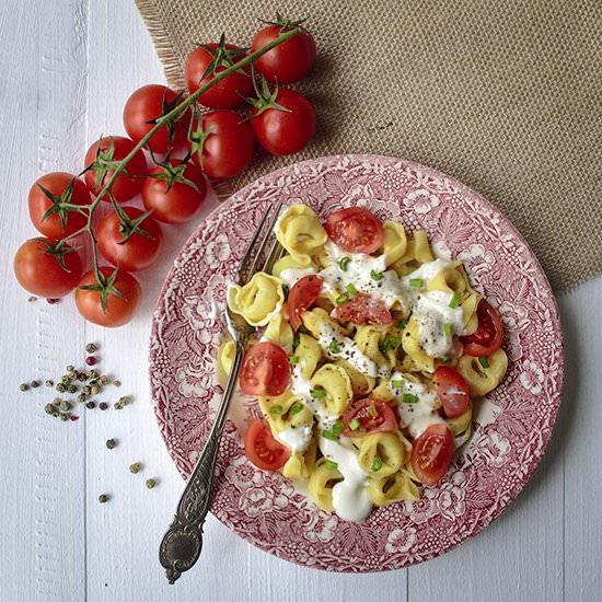 Rortellini and tomato salad