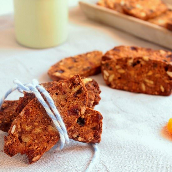 Rye Crackers with Nuts and Apricots