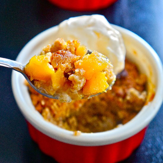 Mango kiwi and ginger crumbled