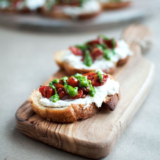 Roasted Tomato Crostini