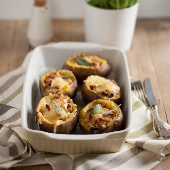 Potatoes stuffed with sausage