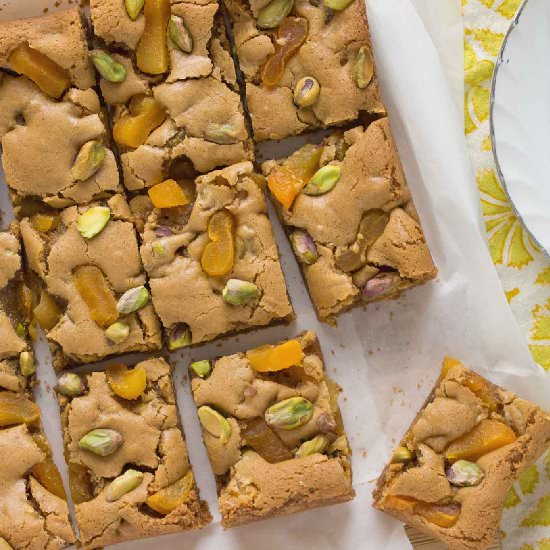 Pistachio & Apricot Blondies