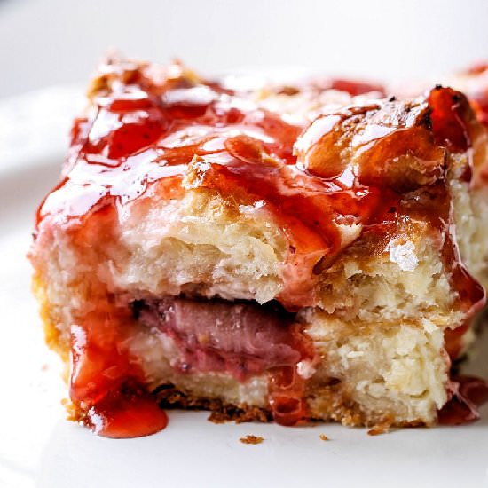 Berry Cheesecake Breakfast Bake