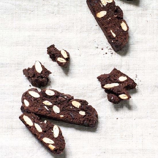 Almond & chocolate cookies