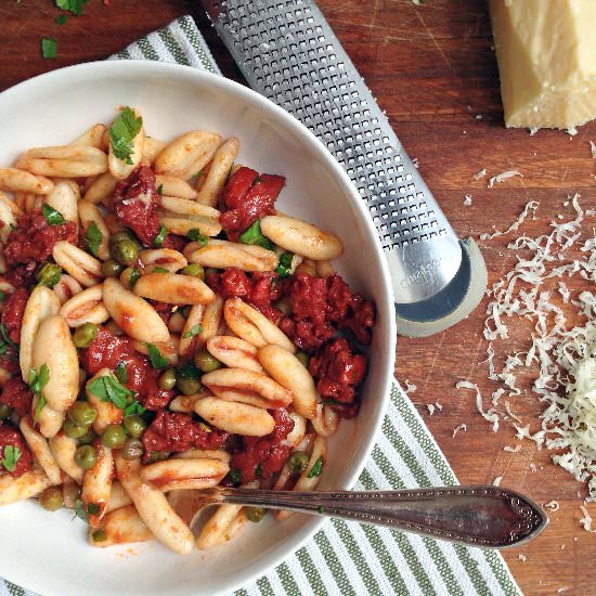 Pasta with sausage, peas & cinnamon