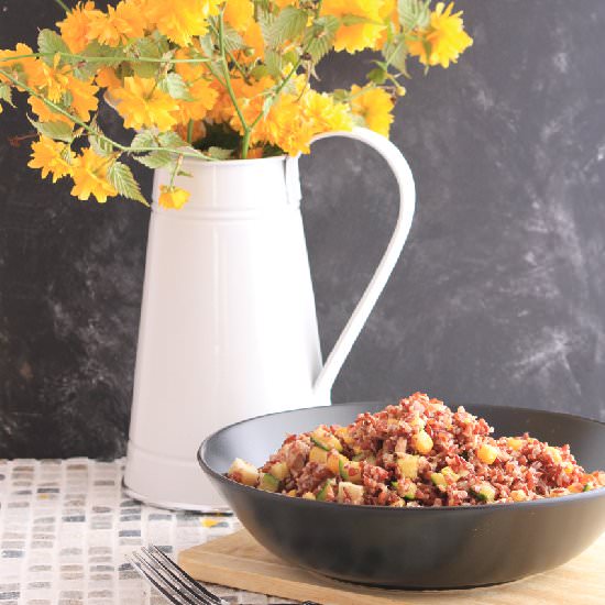 Salad of red rice