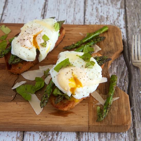 Grilled Aspargus and Poached eggs