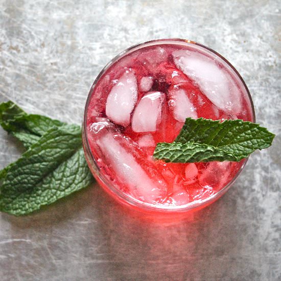 Gin Soda with Macerated Grapes