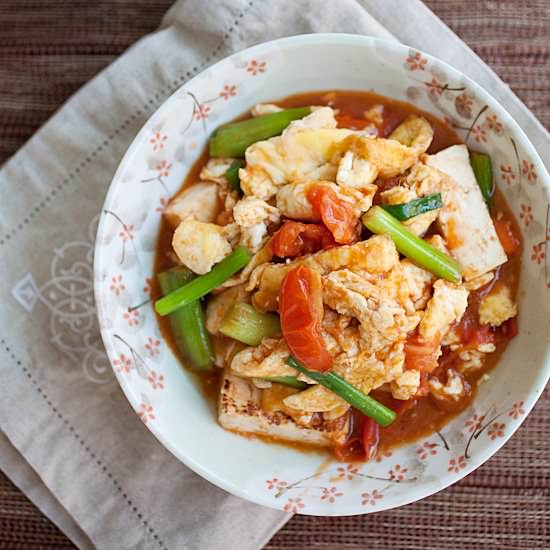 Tomato and Tofu Eggs