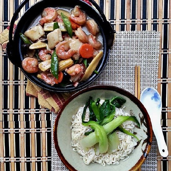 Braised seafood noodles