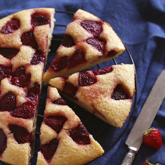 Roasted Strawberry Skillet Cake